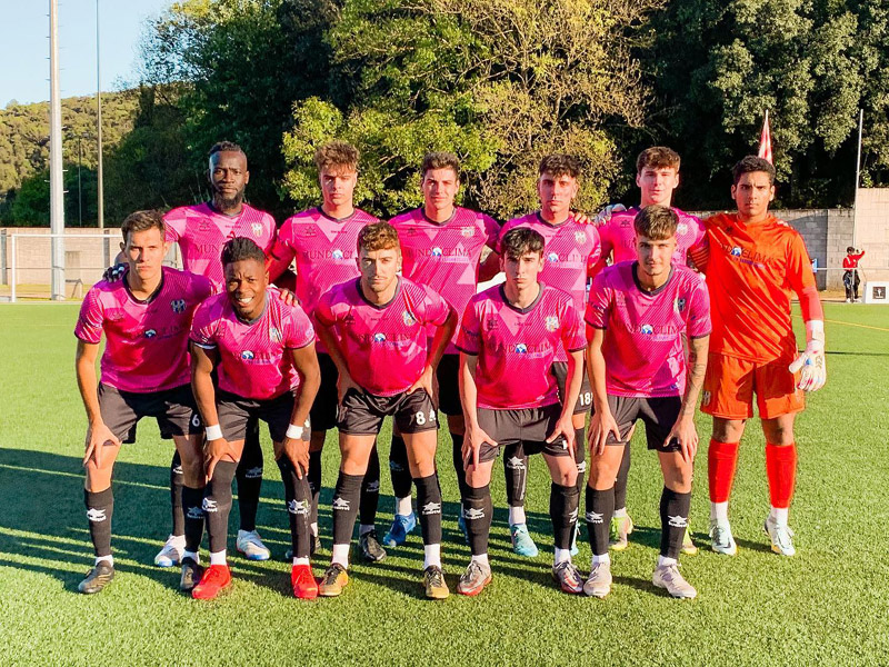 L'onze inicial del Palamós CF davant el Bescanó. (Foto: Palamós CF)