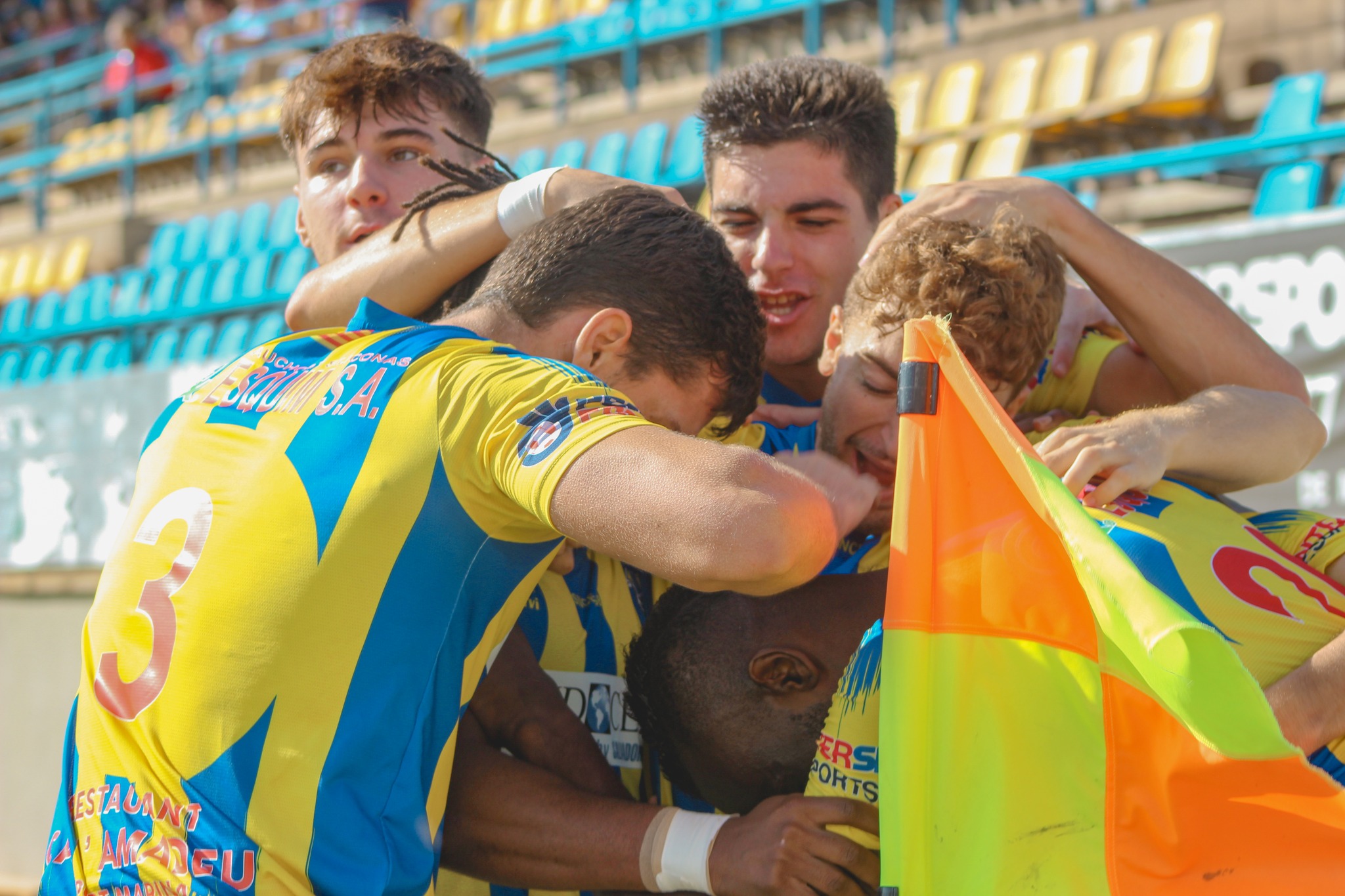 Els jugadors del Palamós celebren un gol en un partit d'aquesta temporada. (Foto: Palamós CF).
