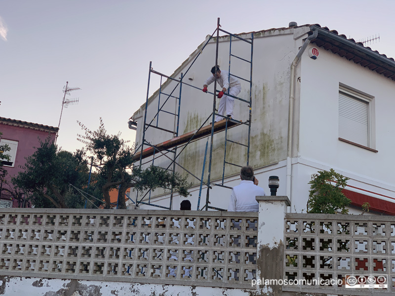 Rehabilitació de la façana d'un immoble de Palamós, en una imatge d'arxiu.