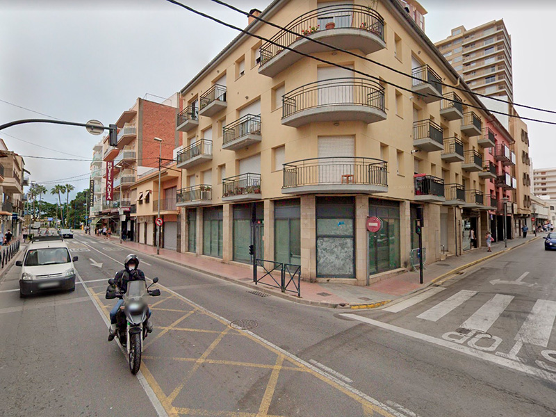 El local de l'antic Banc Popular a l'Avinguda de l'Onze de Setembre. (Foto: Google Maps).