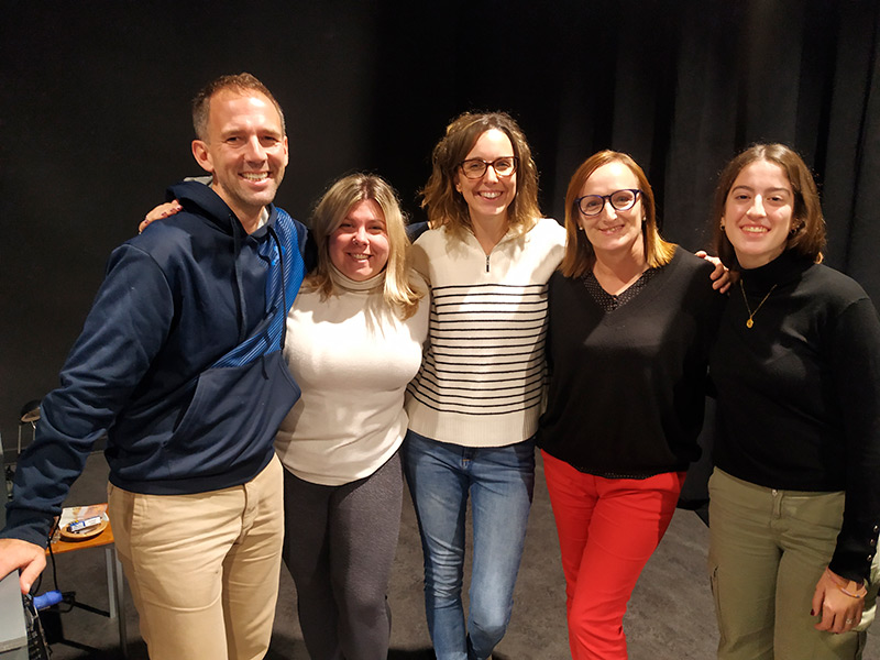 El director i les actrius de l'obra 'Últim avís', protagonistes del pòdcast 'Tocats per la tramuntana'.