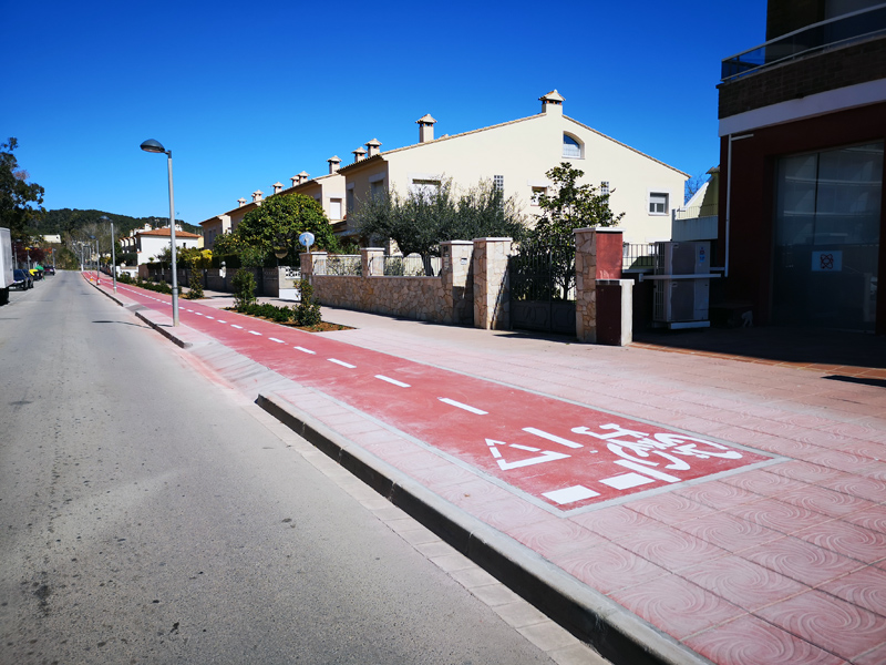 Tram de carril bici que actualment ja es troba ubicat a la part inicial del carrer de Nàpols. (Foto: Ajuntament de Palamós).