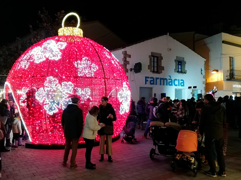 Encesa dels llums de Nadal d'aquest any a la Plaça dels Arbres. (Foto: Ajuntament de Palamós).