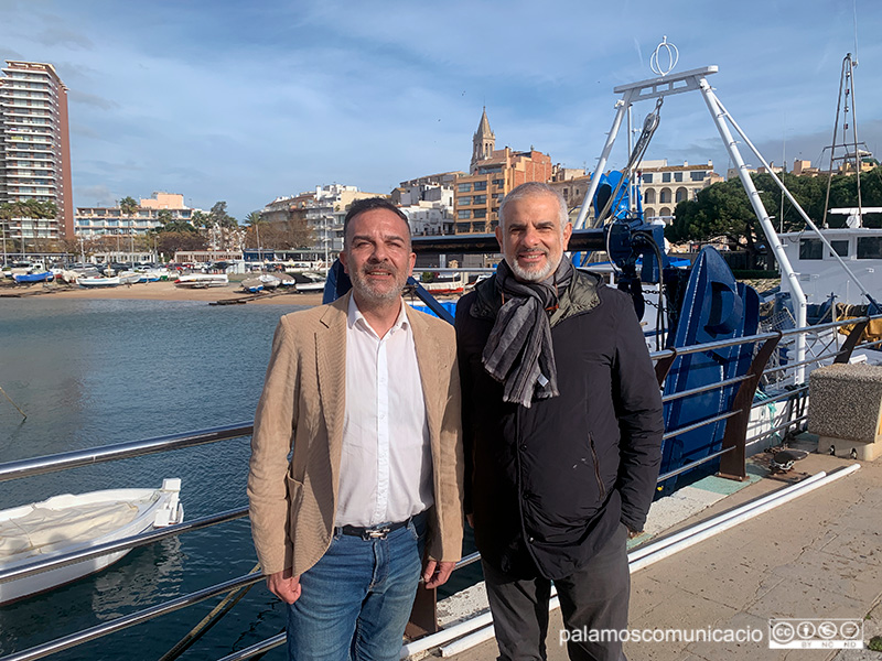 El regicor de C's Cristóbal Posadas, a l'esquerra, acompanyat pel president del partit al Parlament, Carlos Carrizosa.
