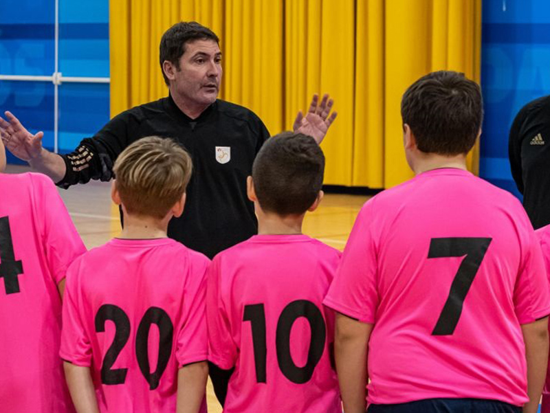 Els joves jugadors van rebre consells de millora tècnica de part de seleccionadors catalans. (Foto: fcf.cat).