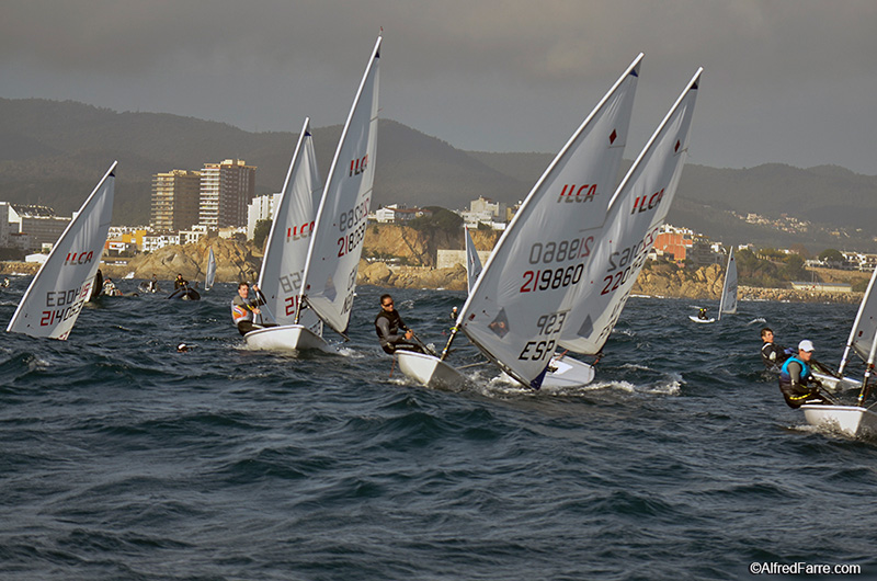 Regatistes de l'edició d'enguany de la Christmas Race. (Foto: Alfred Farré).