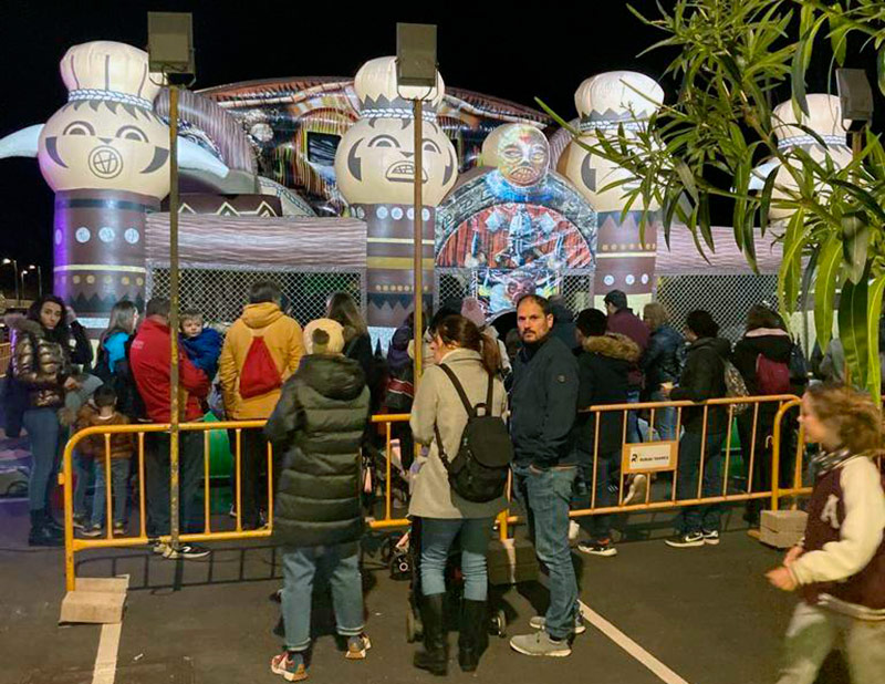 Inflables al Port Marina amb motiu de l'encesa de l'arbre gegant de Nadal, el passat 10 de desembre.
