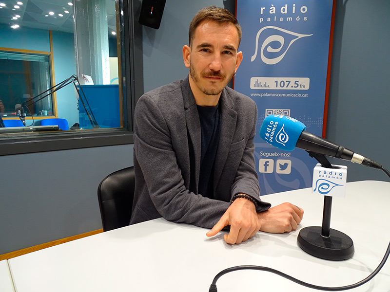 El futbolista palamosí, Ritxi Mercader ha visitat avui els nostres estudis.