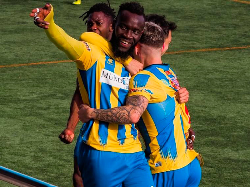 El jugador del Palamós Moha, celebra el gol de la victòria en el darrer partit disputat a Parets. (Foto: Palamós CF).