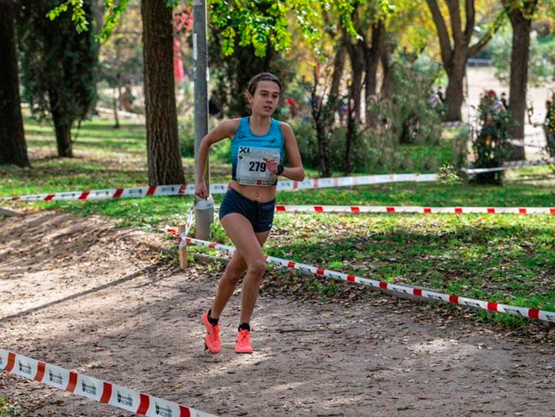 L'atleta Blanca Balle durant el cros d'Elgoibar d'aquest passat cap de setmana. (Foto: AA Palamós).