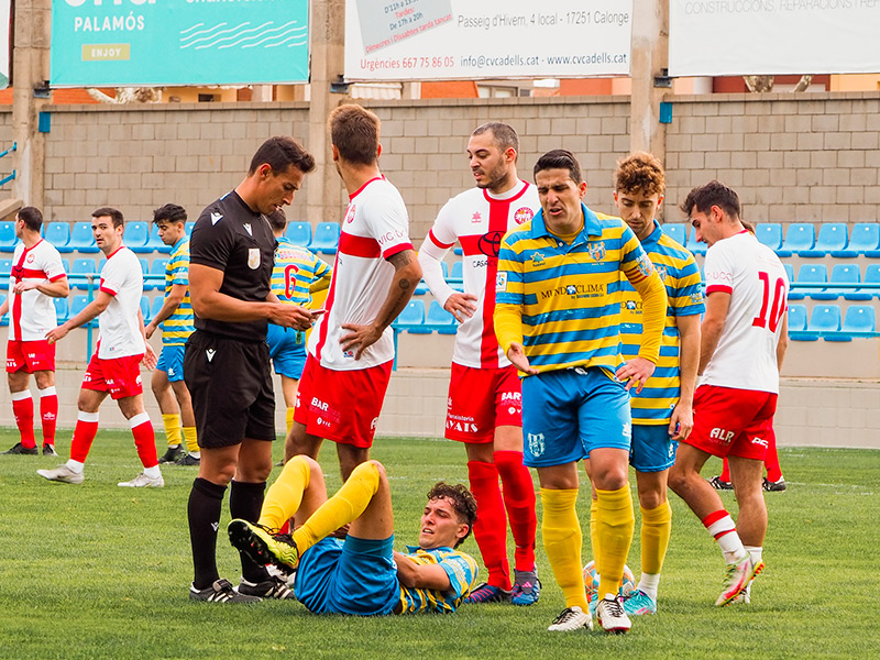 Els jugadors del Palamós en el decurs del partit del passat diumenge. (Foto: Palamós CF).