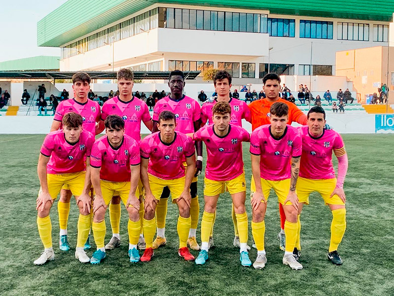 L'onze inicial del Palamós en el partit disputat aquesta tarda a Lloret. (Foto: Palamós CF).