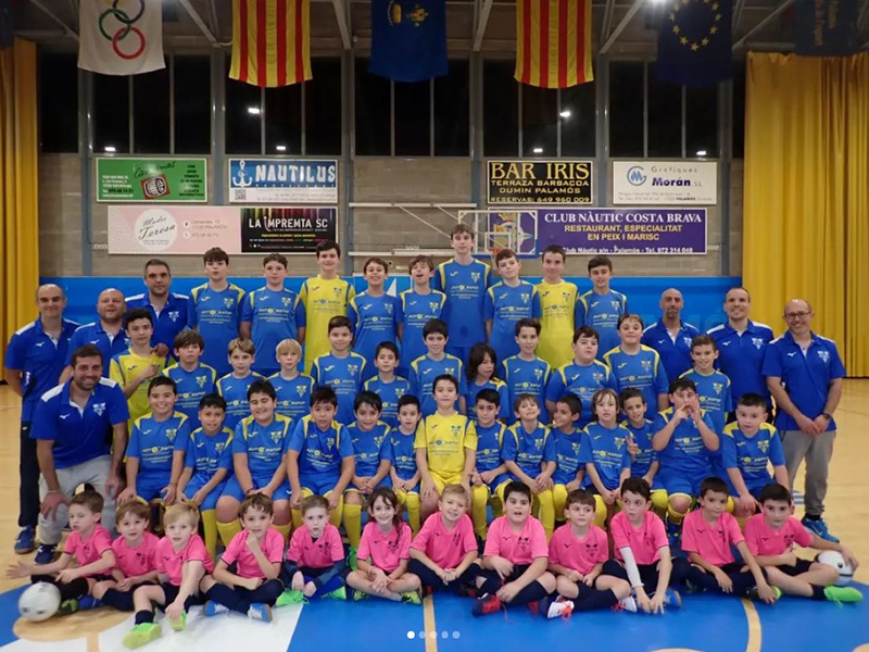 Els equips prebenjamí, benjamí, aleví i Infantil del Futbol Sala Palamós d'aquesta temporada. (Foto: Futbol Sala Palamós).