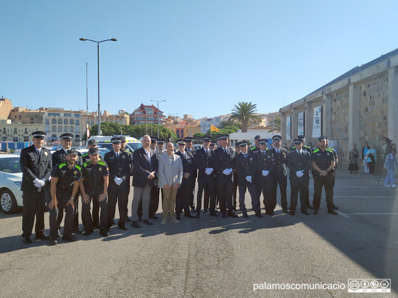 Les autoritats municipals amb els integrants de la Policia Local de Palamós durant la festa patronal del cos el passat mes de setembre.