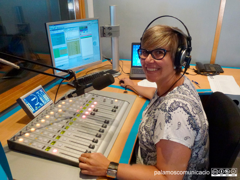 Yolanda Aguilar és la conductora del programa matinal de Ràdio Palamós de dilluns a divendres.