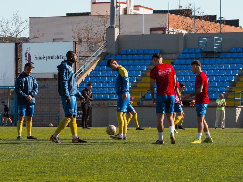 Jugadors del Palamós, abans del partit d'ahir. (Foto: Palamós CF).