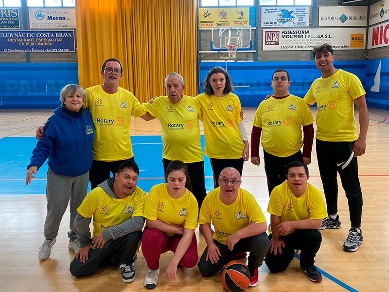 Cari Nicolás entrena a l'equip inclusiu del Club Esportiu Palamós. (Foto: CE Palamós).