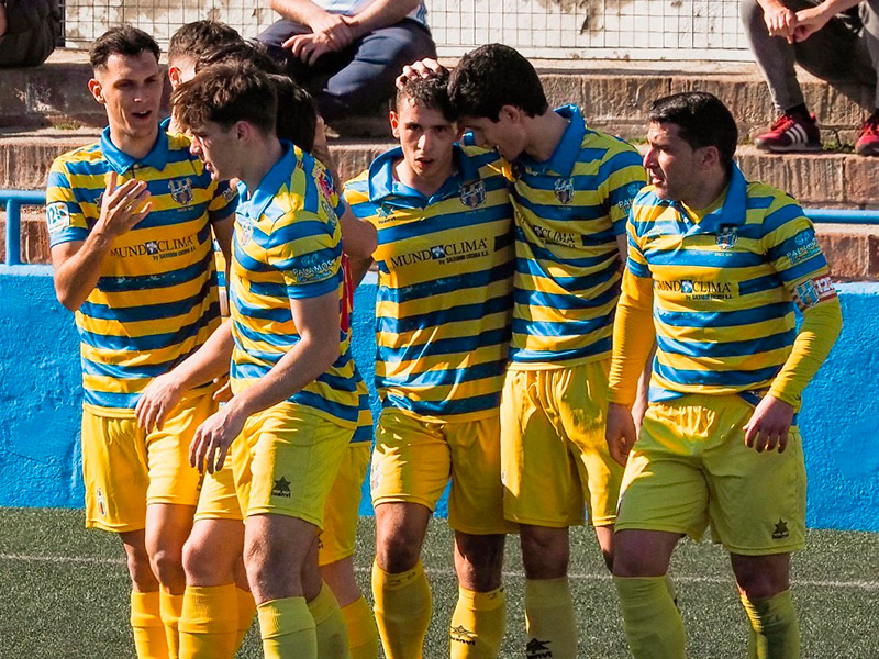 Els jugadors del Palamós celebren un gol en un partit d'aquesta temporada. (Foto: Palamós CF).