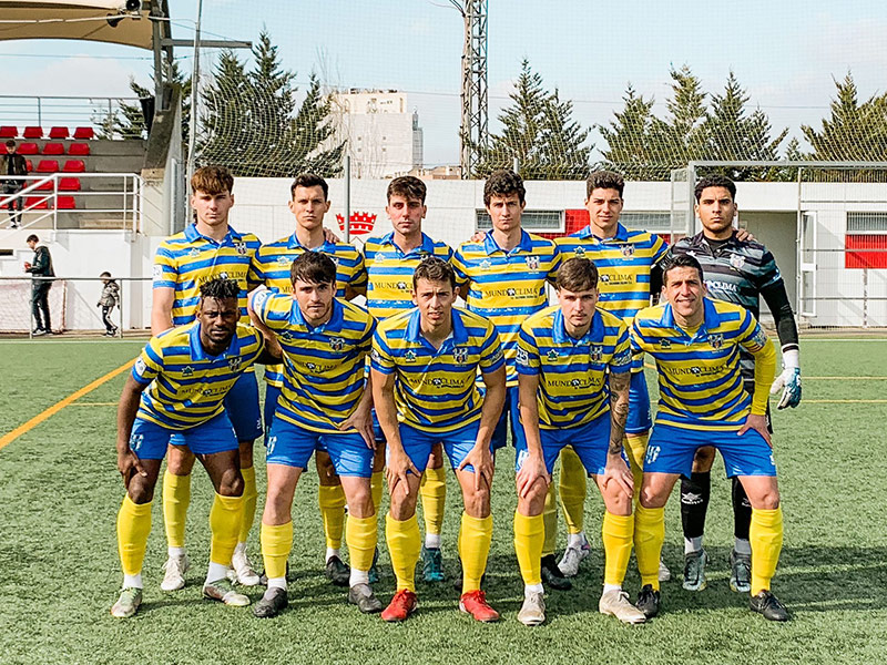 L'onze inicial del Palamós en el partit disputat avui al camp del Mollet. (Foto. Palamós CF).