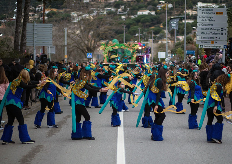 40 colles i més de 2.000 persones van participar diumenge a la rua del carnaval de Calonge. (Foto: Ajuntament de Calonge i Sant Antoni).