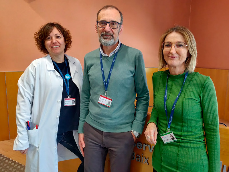 La Dra. Anna Ribera i Montse Garcia agafen el relleu del Dr. Xavier Pérez a la gerència de SSIBE. (Foto: SSIBE).