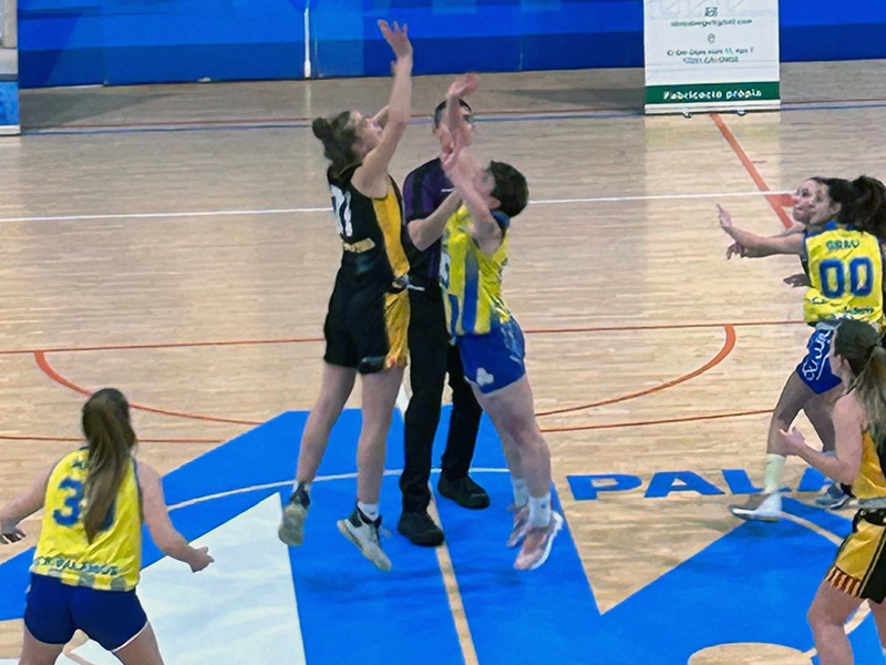 El sènior femení del CE Palamós va perdre dissabte de 30 punts amb l'Argentona, (Foto: CE Palamós).