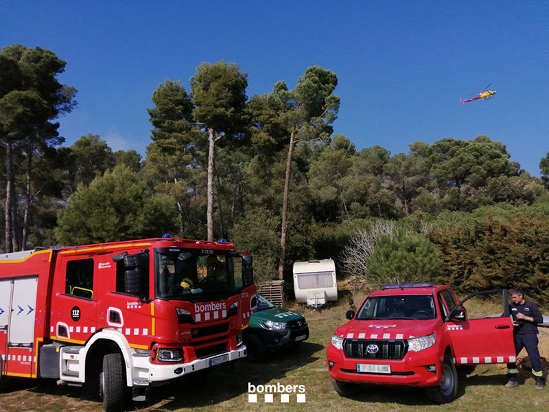 L'incendi va crenar ahir a la tarda uns 1000 metres quadrats en una finca del terme de Vall-llobrega. (Foto: Bombers de la Generalitat).
