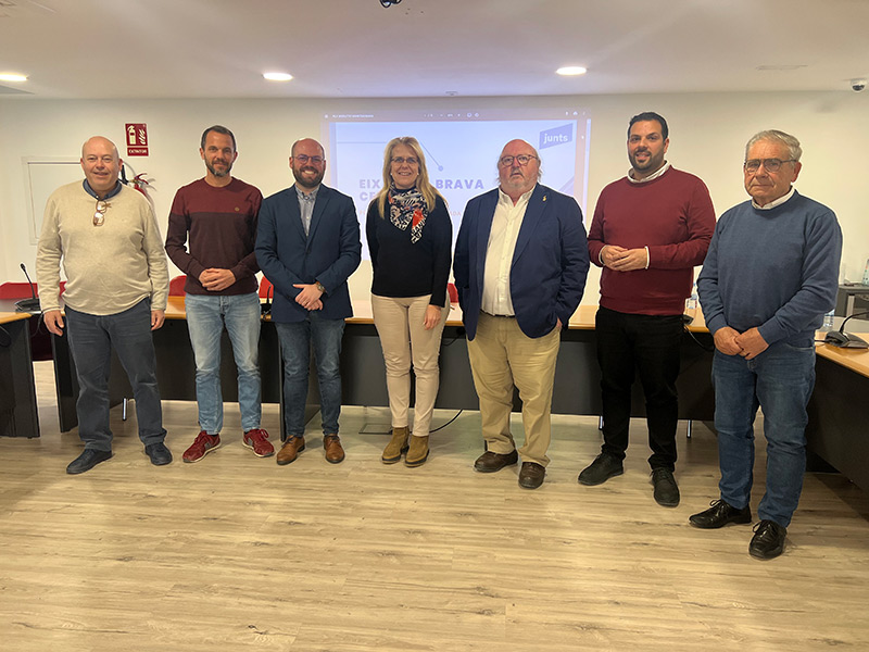Fotografia d'alcaldables de Junts per Catalunya del Baix Empordà a les eleccions del 28 de maig. (Foto: Junts x Catalunya Empordà).