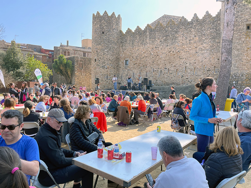 400 persones van gaudir del vermut musical aquest passat diumenge a Calonge. (Foto: Ajuntament de Calonge i Sant Antoni).