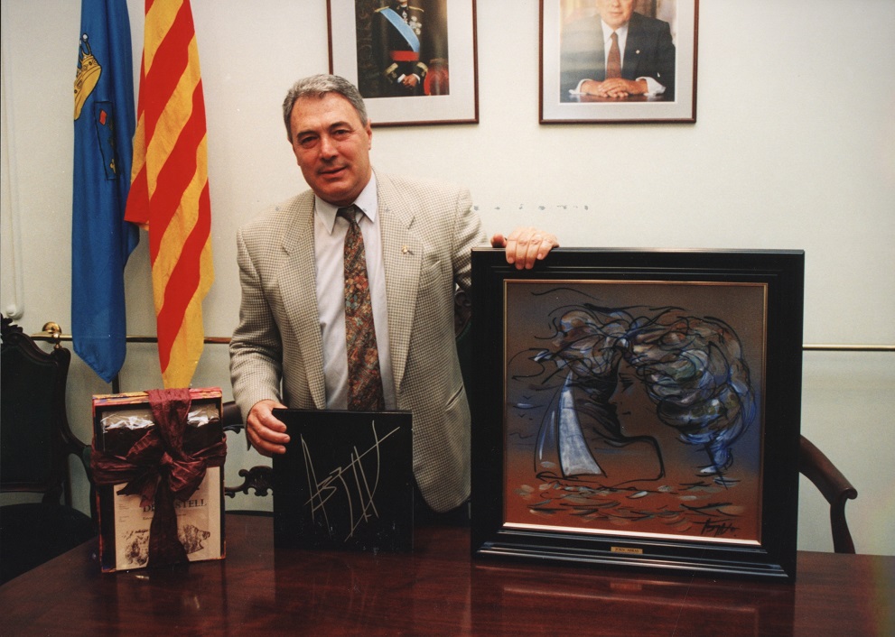 L'exalcalde de Palamós, Josep Ferrer, a la Sala Noble de l'Ajuntament. (Foto: Ajuntament de Palamós).
