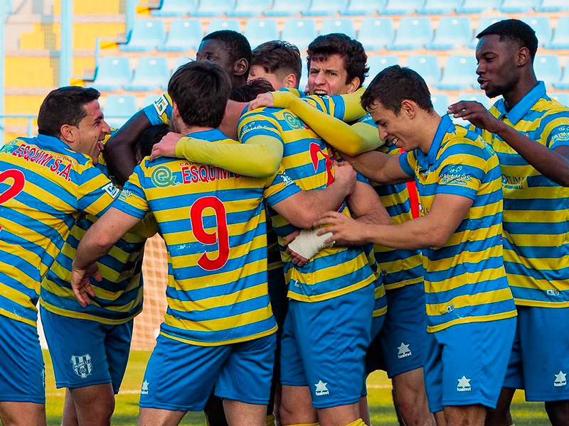 Els jugadors del Palamós celebren un dels gols de la darrera jornada de lliga. (Foto: Palamós CF).