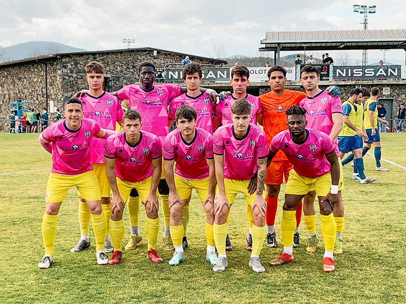 L'onze inicial del Palamós aquesta tarda al camp del Bosc de Tosca. (Foto. Palamós CF).