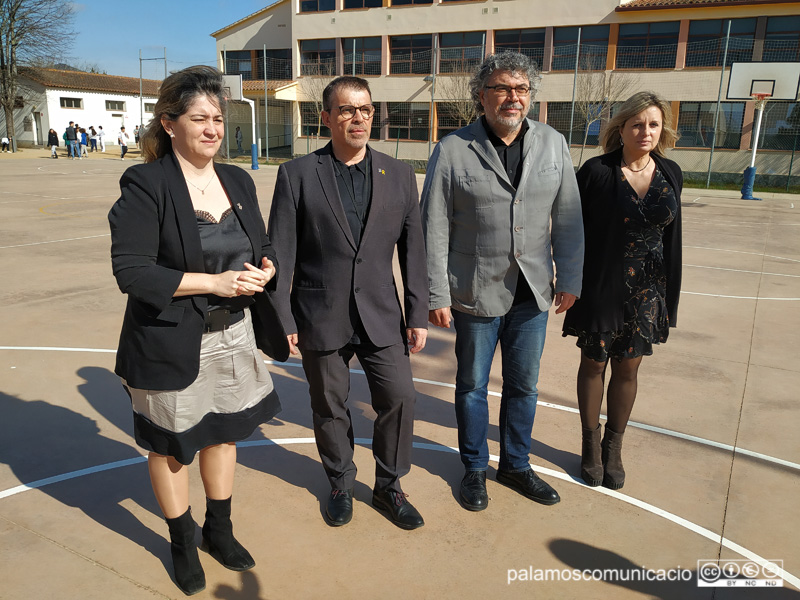 Visita del director general de Centres Públics a l'institut escola Vila-romà, aquest matí.