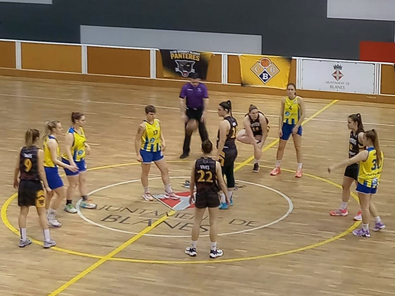 El sènior femení del CE Palamós va perdre per només 4 punts dissabte a la pista del CB Blanes. (Foto: CE Palamós).