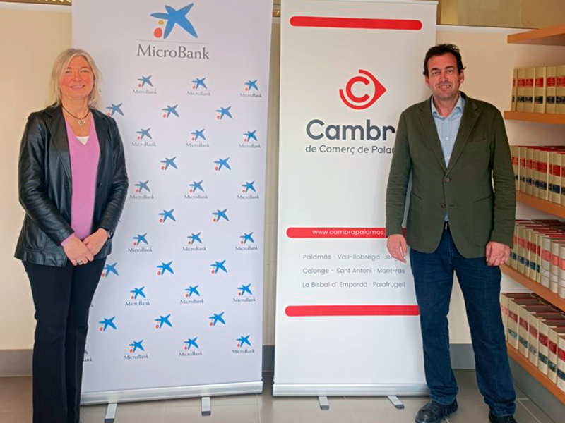 Formalització de l'acord entre la Cambra de Comerç de Palamós i MicroBank. (Foto: Cambra de Comerç de Palamós).