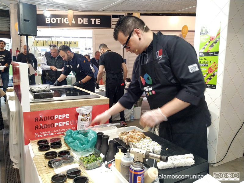 Els xefs dels restaurants Unagi i La Cala Taverna han estat els protagonistes dels showcookings.