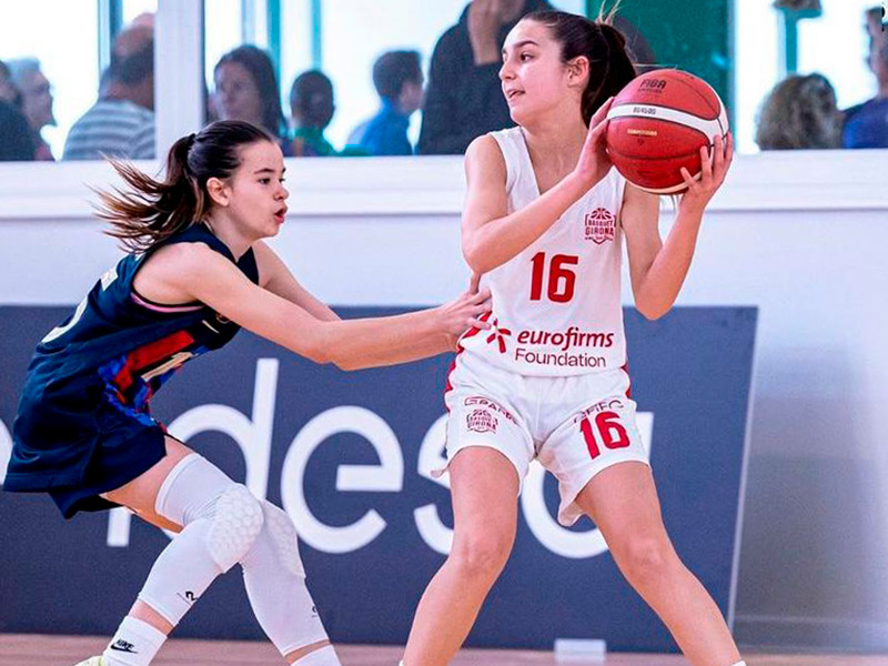 La palamosina Telma Deudero, juga aquest any amb l'infantil del Bàsquet Girona Uni Laia Palau.