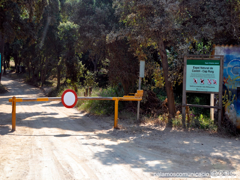 Els accessos amb vehicle a motor a Castell - Cap Roig i S'Alguer - Pineda d'en Gori es reobren des d'avui i fins a final de mes.