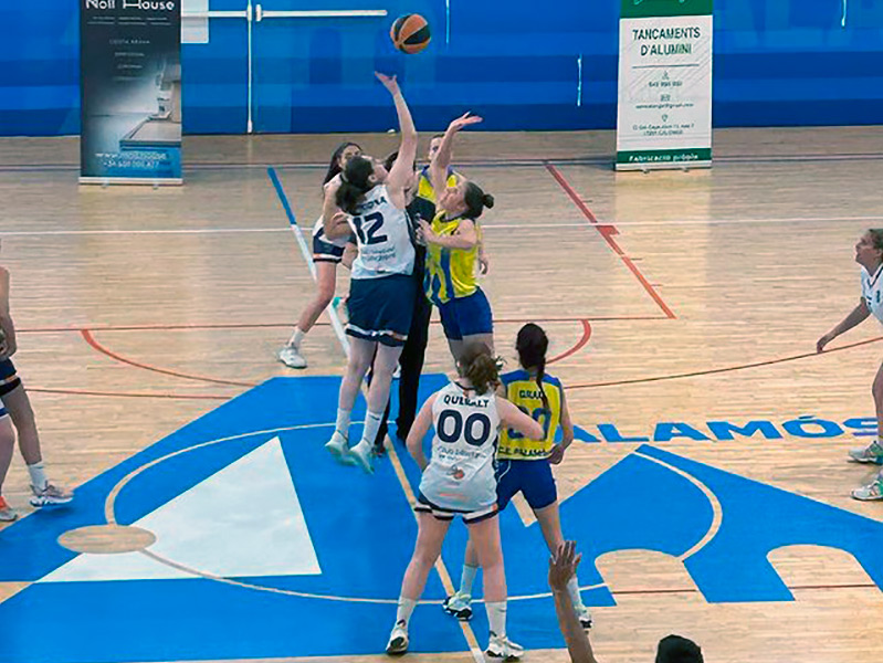 Tot i fer un bon partit, el sènior femení va caure a casa dissabte de 12 punts. (Foto: CE Palamós).