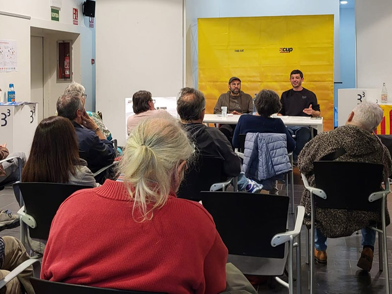 Imatge d'arxiu d'una xerrada organitzada per la CUP per parlar de Seguretat i municipalisme. (Foto: CUP Palamós - Vila-romà).