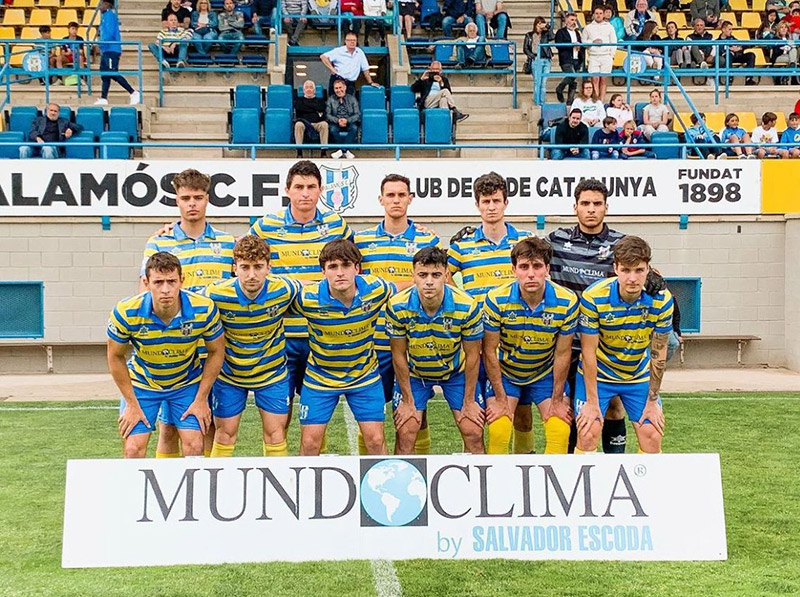 L'onze inicial del Palamós en el partit jugat avui davant el Parets. (Foto: Palamós CF).