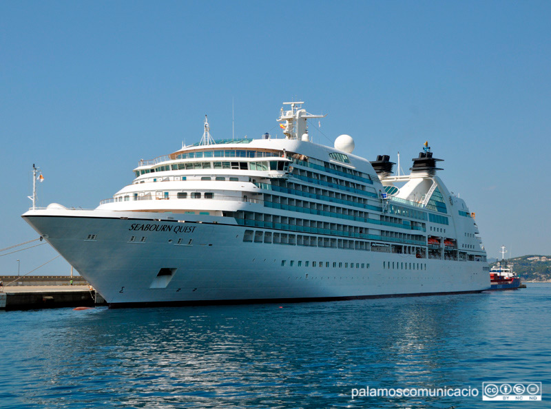 El Seabourn Quest protagonitza avui la primera de les escales de creuer d'aquest mes de maig a Palamós.