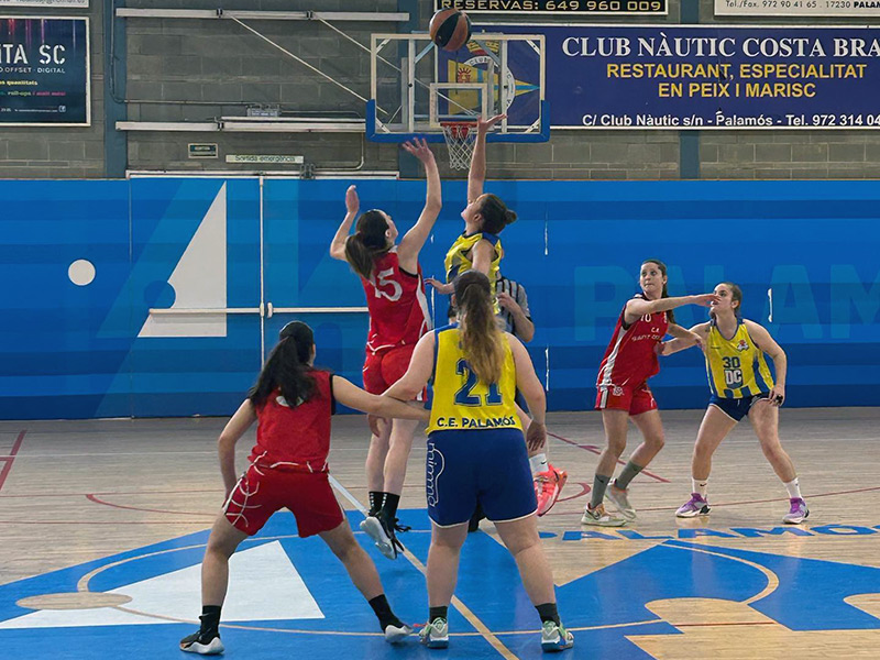El sènior femení del CE Palamós va perdre dissabte a casa de 10 punts davant el Sant Celoni. (Foto: CE Palamós).