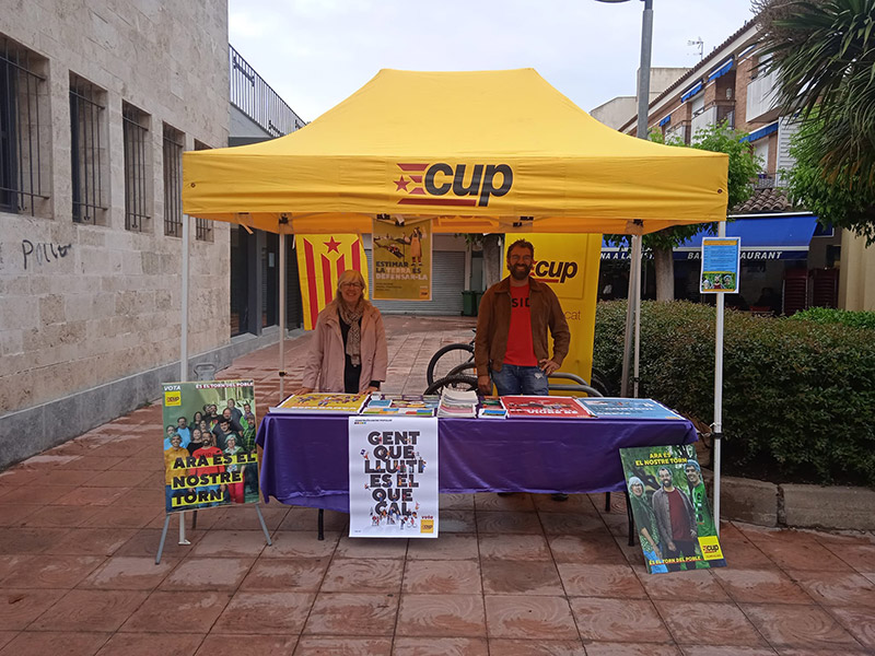 Alexan Weltz i Roser Huete, encapçalen la llista de la CUP a les eleccions municipals. (Foto: CUP Palamós Vila-romà).