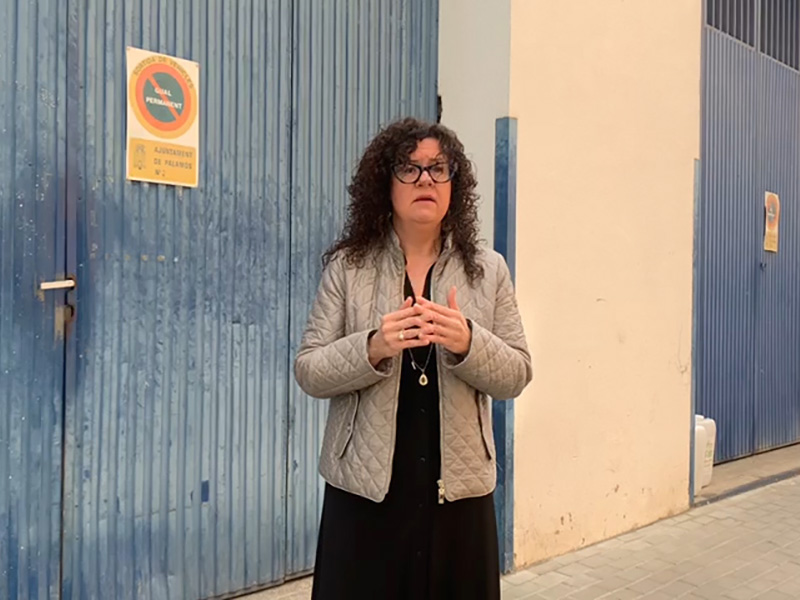 Raquel Gallego, alcaldable del PSC, proposa fer un espai per a joves a les actuals naus de la Brigada Municipal. (Foto: PSC).