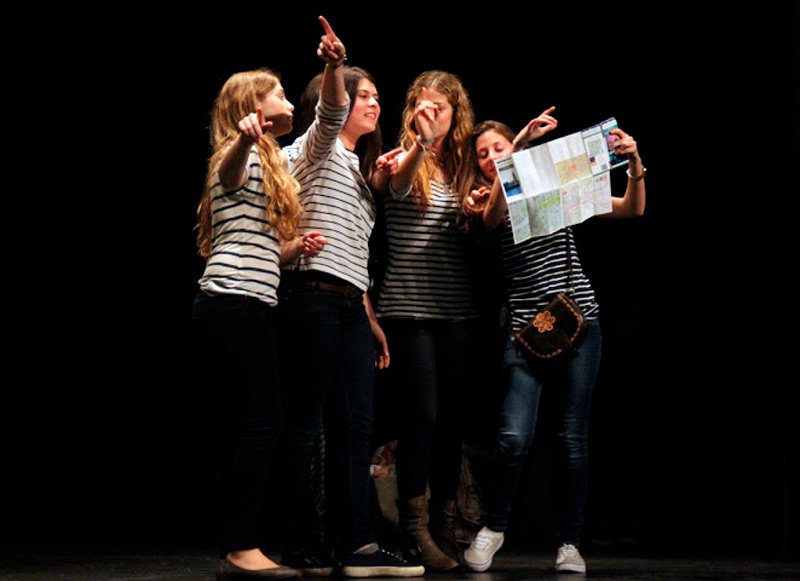 Imatge d'arxiu d'una representació de l'Escola Vedruna dins de la Mostra de Teatre Juvenil. (Foto: Ajuntament de Palamós).