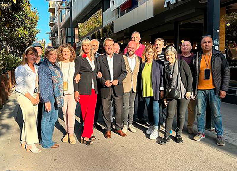 La candidatura de Junts per Catalunya, acompanyat ahir per l'expresident de la Generalitat, Artur Mas. (Foto: Junts per Catalunya).