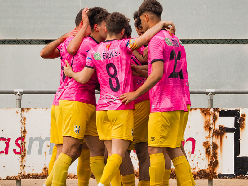 Els jugadors del Palamós celebren el gol fet per Xevi Germán en la darrera jornada. (Foto: Palamós CF).