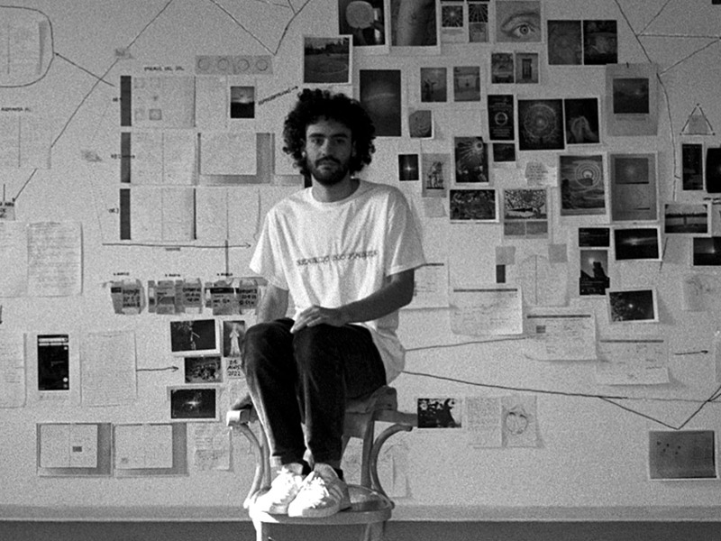 L'artista Albert Gironès. (Foto: Ajuntament de Palamós).