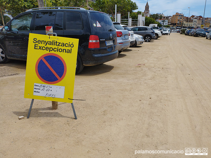 L'aparcament de la Platja Gran, tant la part asfaltada com la de sauló, es tancaran des d'aquest migdia i fins al dia 28 de juny.